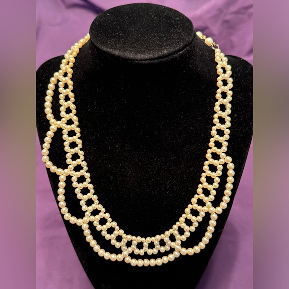 Vintage Faux Pearl Necklace - Picture 2 of 3